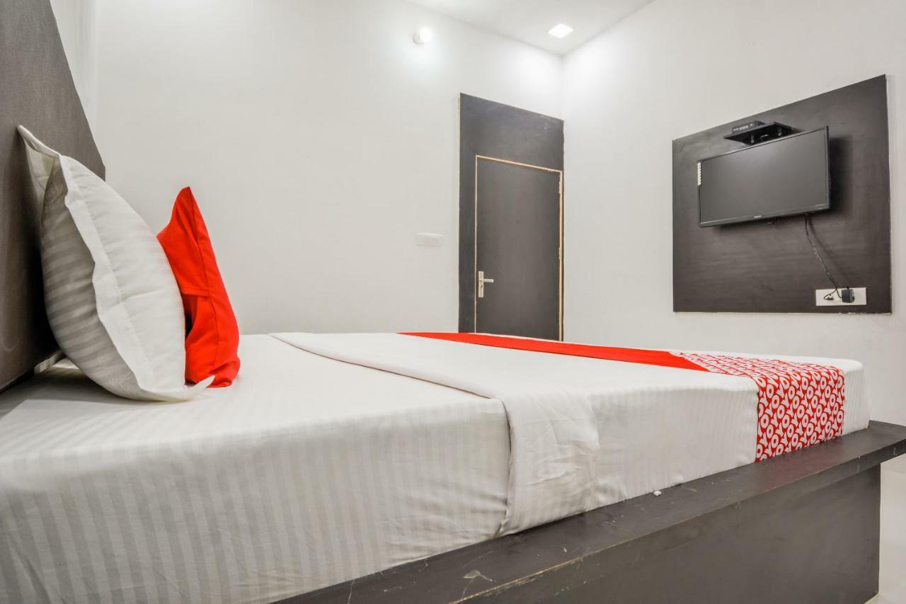 Oyo 43505 Hotel The White House Hisār Eksteriør bilde
